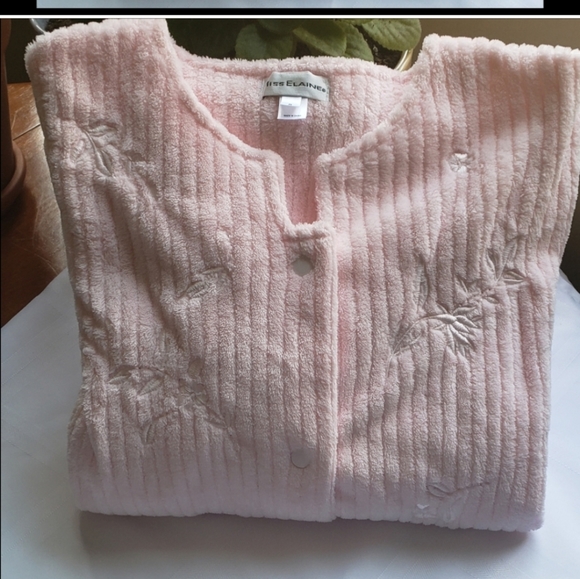 Miss Elaine Robe - Picture 8 of 11